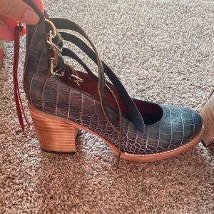 Original never worn Freebird by Steven (Randi) teal